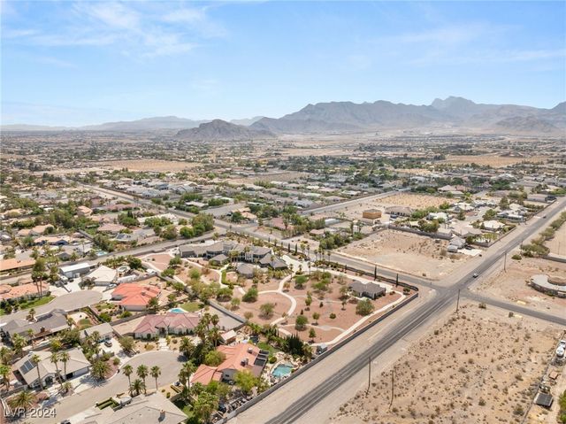 5930 North El Capitan Way, Las Vegas, NV 89149