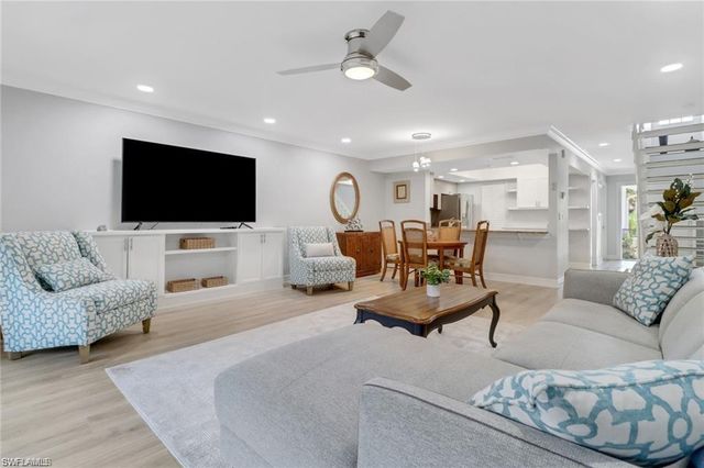 790 Meadowland DR 29-2, Naples, FL 34108