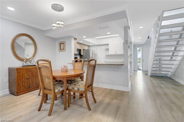 790 Meadowland DR 29-2, Naples, FL 34108