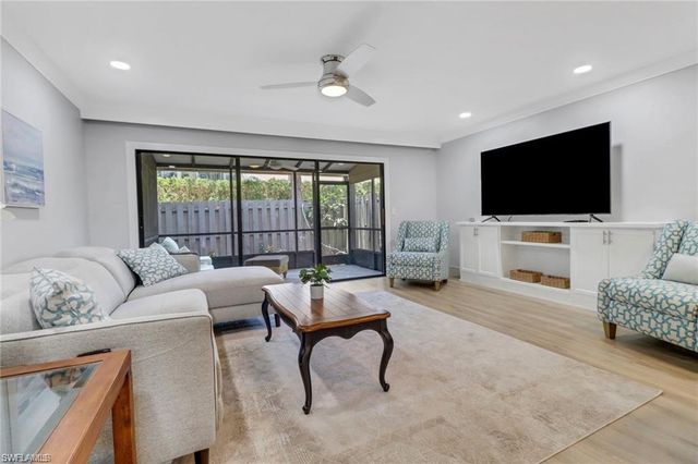 790 Meadowland DR 29-2, Naples, FL 34108