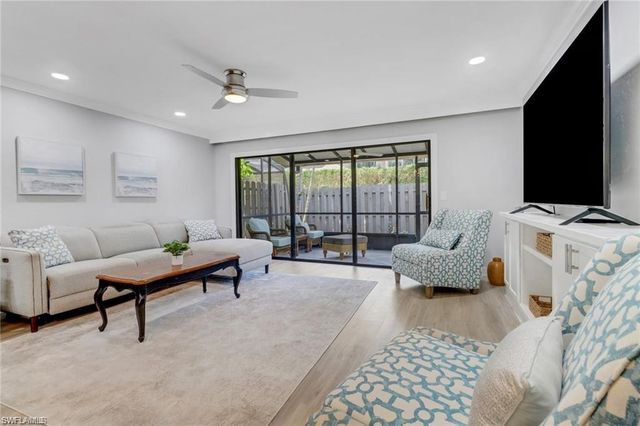 790 Meadowland DR 29-2, Naples, FL 34108