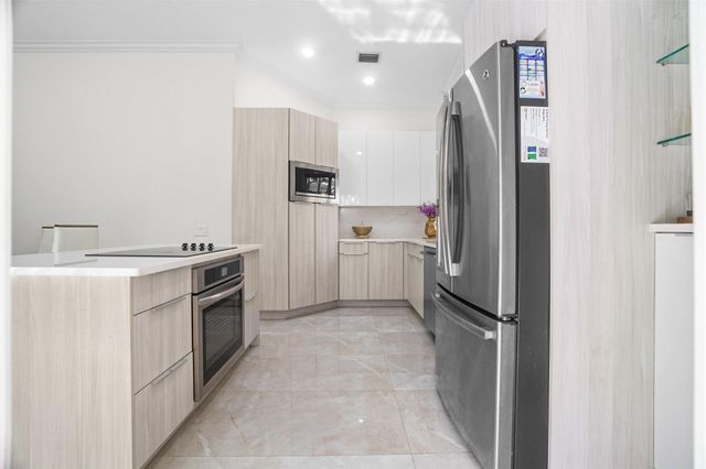 1427 Seagrape Cir, Weston, FL 33326