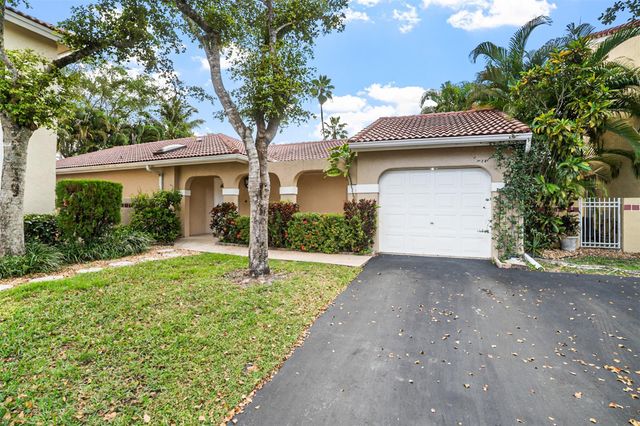 1427 Seagrape Cir, Weston, FL 33326