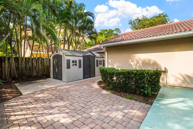 1427 Seagrape Cir, Weston, FL 33326