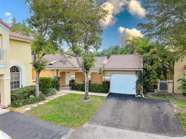 1427 Seagrape Cir, Weston, FL 33326