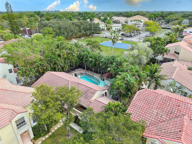 1427 Seagrape Cir, Weston, FL 33326