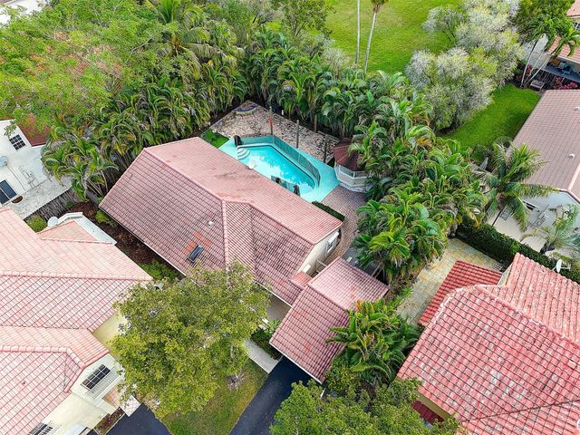 1427 Seagrape Cir, Weston, FL 33326