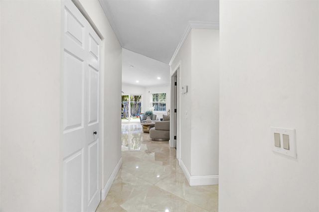 1427 Seagrape Cir, Weston, FL 33326