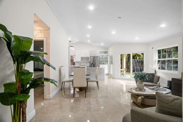 1427 Seagrape Cir, Weston, FL 33326