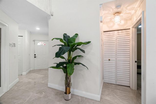 1427 Seagrape Cir, Weston, FL 33326