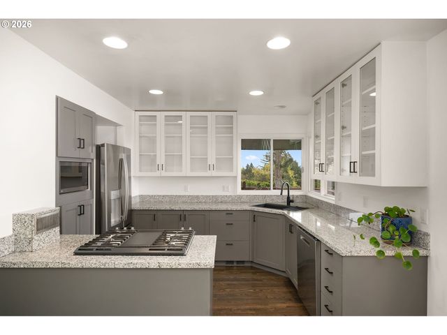 3505 Sw DOSCH Rd, Portland, OR 97239