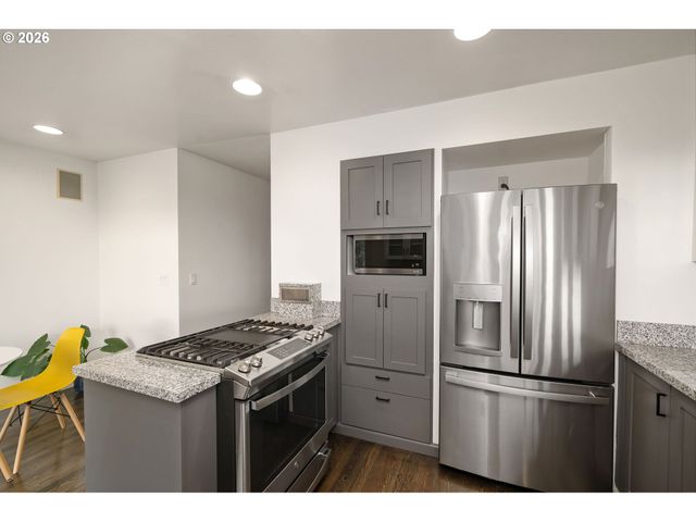 3505 Sw DOSCH Rd, Portland, OR 97239