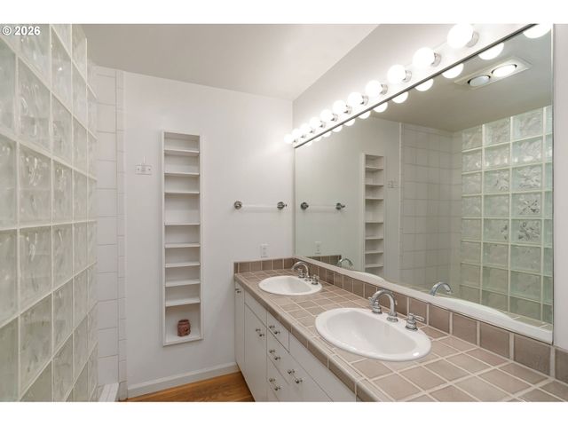 3505 Sw DOSCH Rd, Portland, OR 97239