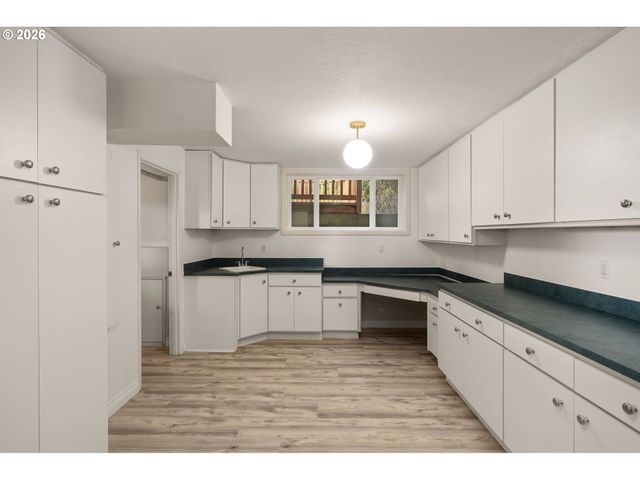 3505 Sw DOSCH Rd, Portland, OR 97239