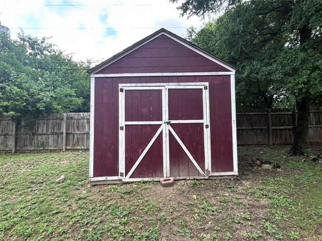 726 Holliday Lane, Duncanville, TX 75116