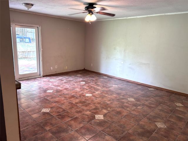 726 Holliday Lane, Duncanville, TX 75116