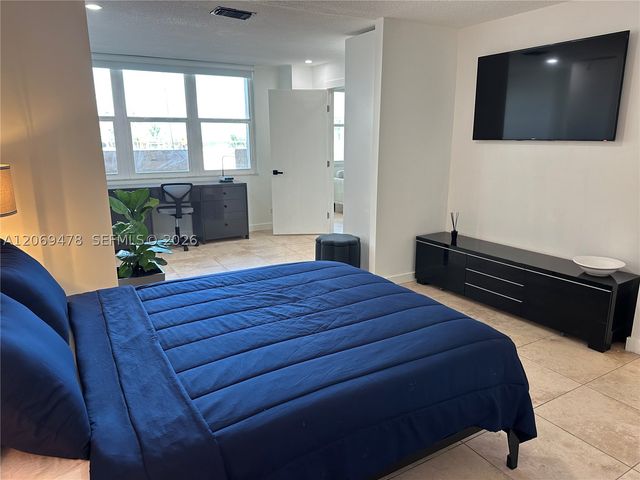 6039 Collins Ave 310, Miami Beach, FL 33140