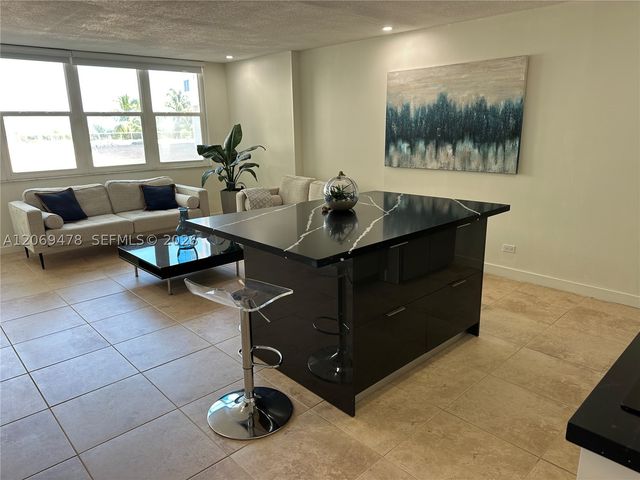 6039 Collins Ave 310, Miami Beach, FL 33140