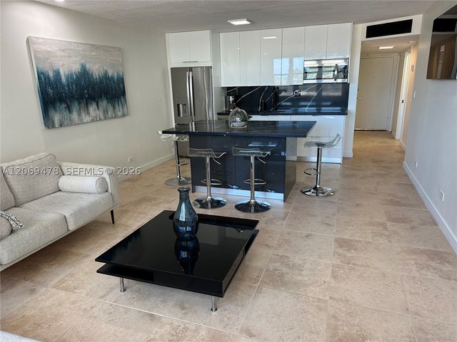 6039 Collins Ave 310, Miami Beach, FL 33140