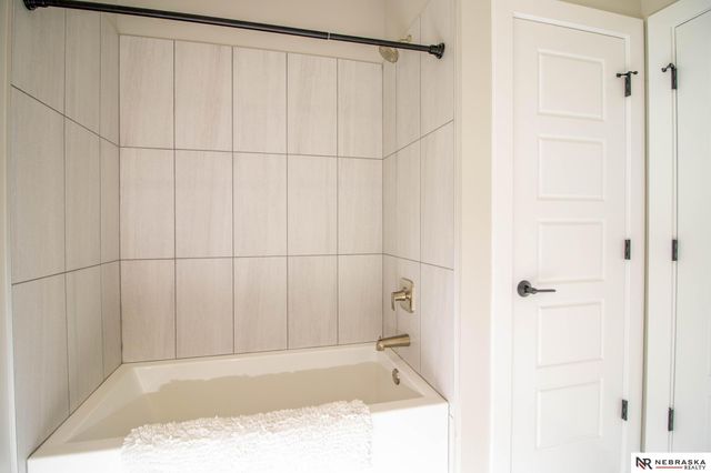 7800 Augustine Avenue, Lincoln, NE 68516