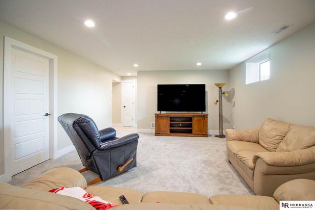 7800 Augustine Avenue, Lincoln, NE 68516