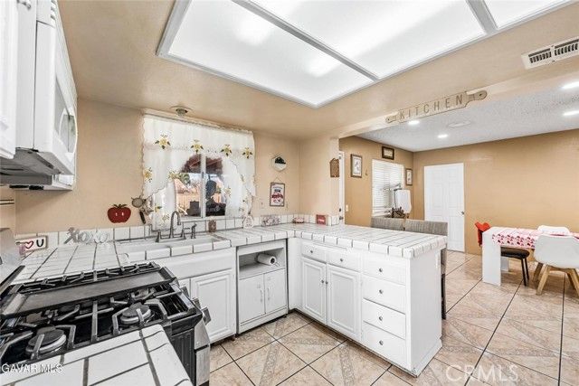 43903 11th, Lancaster, CA 93535