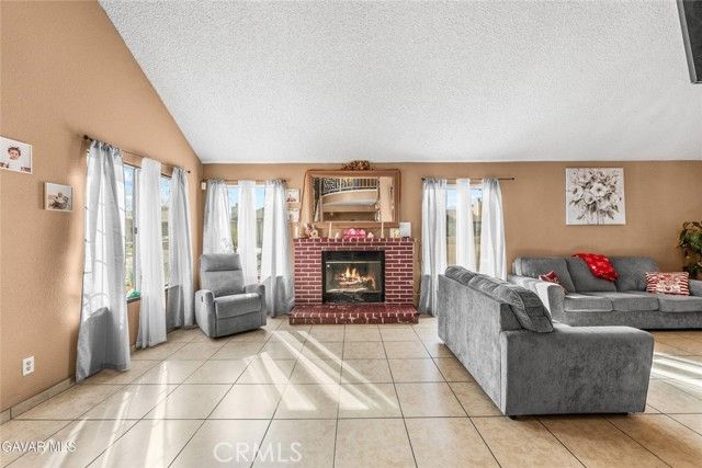 43903 11th, Lancaster, CA 93535