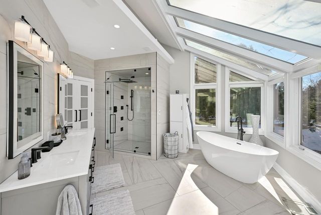 11415 N Stonefield COURT, Mequon, WI 53092