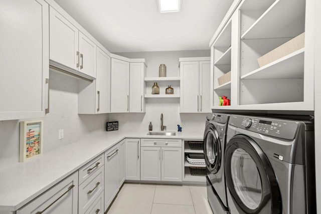 11415 N Stonefield COURT, Mequon, WI 53092