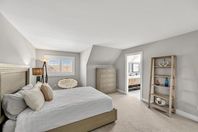 11415 N Stonefield COURT, Mequon, WI 53092