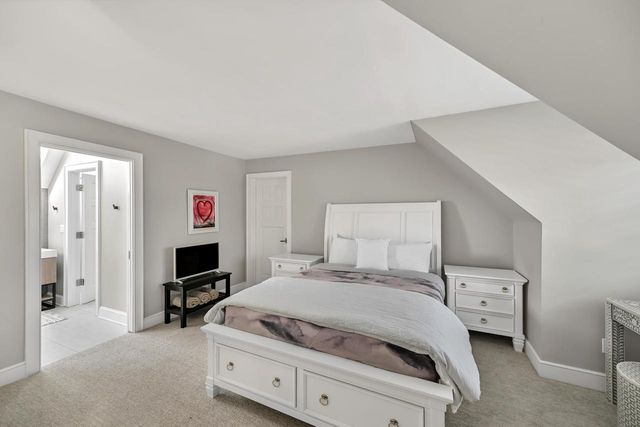 11415 N Stonefield COURT, Mequon, WI 53092