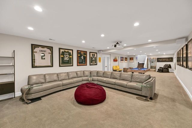 11415 N Stonefield COURT, Mequon, WI 53092