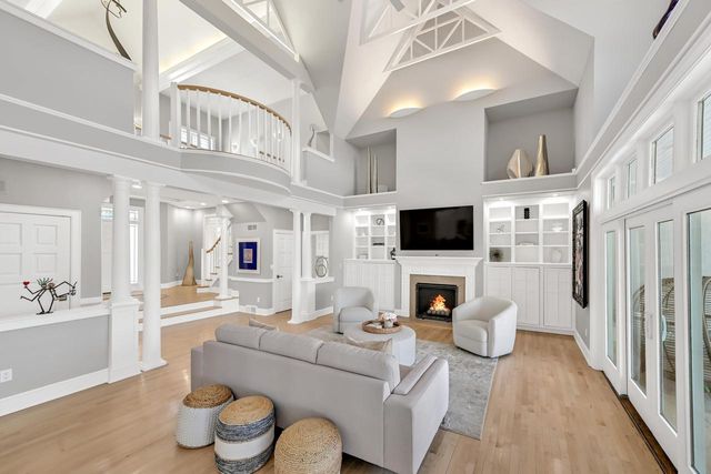 11415 N Stonefield COURT, Mequon, WI 53092