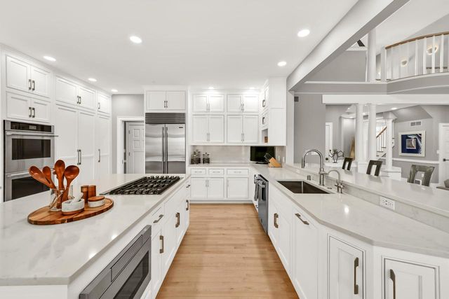 11415 N Stonefield COURT, Mequon, WI 53092