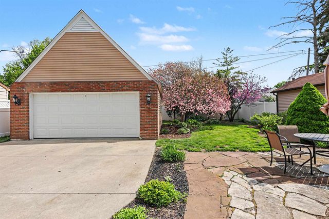2216 Adams Boulevard, Saginaw, MI 48602