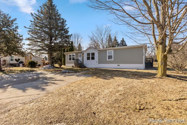 7296 W Maize Drive, Belmont, MI 49306
