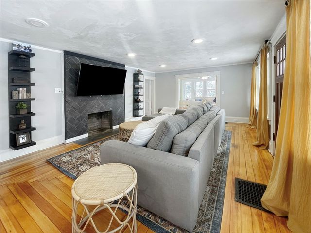 85 Hopkins Avenue, Johnston, RI 02919