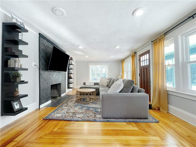 85 Hopkins Avenue, Johnston, RI 02919