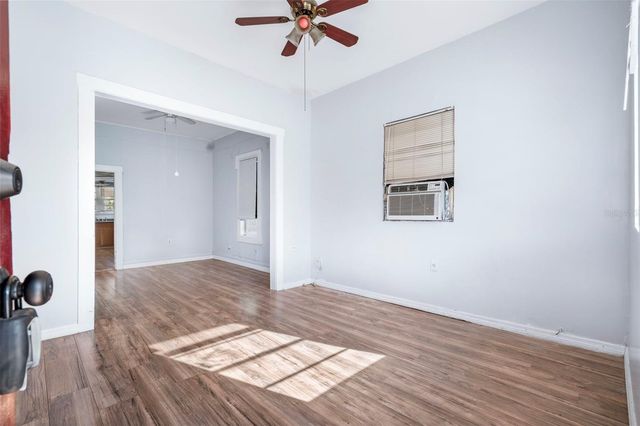 2119 W CHESTNUT STREET, Tampa, FL 33607