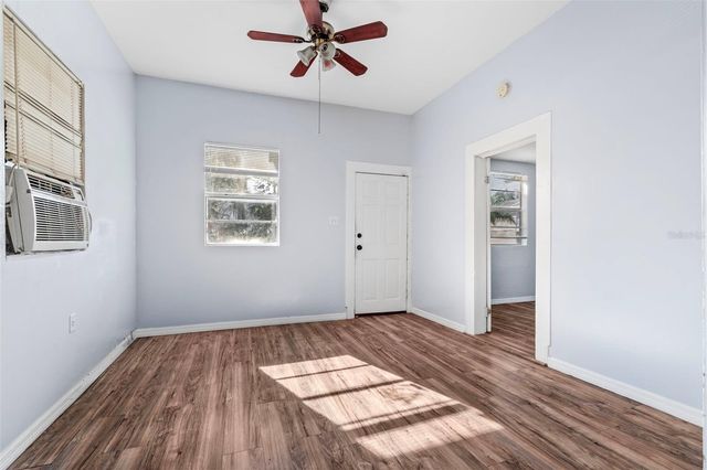 2119 W CHESTNUT STREET, Tampa, FL 33607