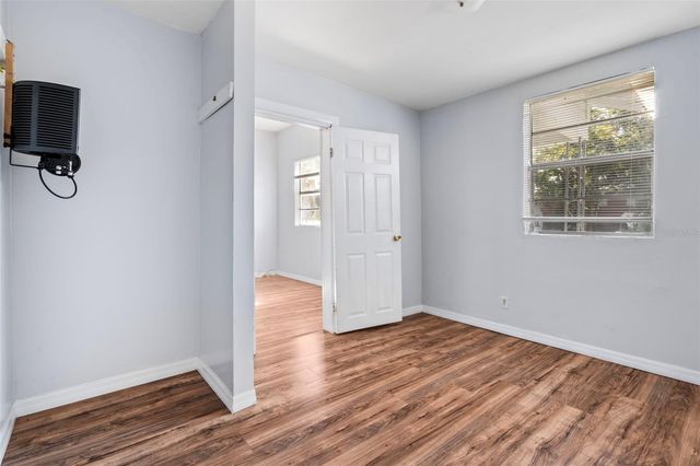 2119 W CHESTNUT STREET, Tampa, FL 33607