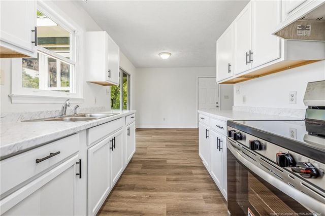 302 W 6th Avenue, Raeford, NC 28376