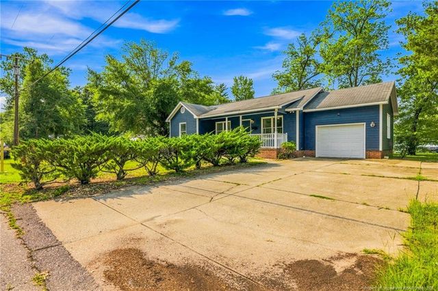 302 W 6th Avenue, Raeford, NC 28376