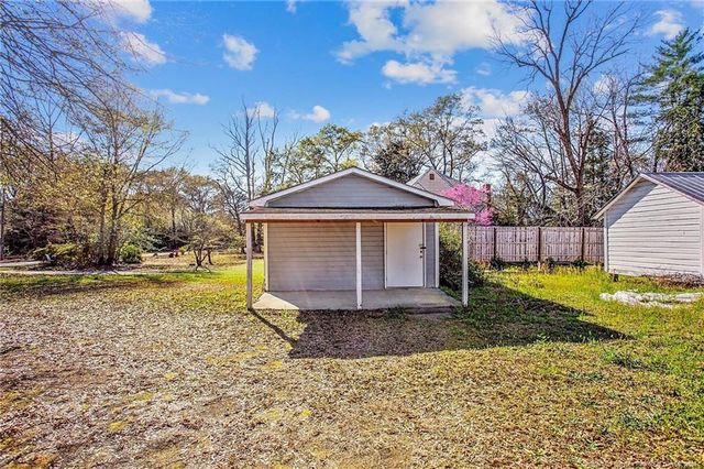 302 W 6th Avenue, Raeford, NC 28376