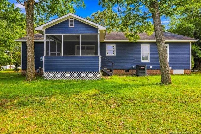 302 W 6th Avenue, Raeford, NC 28376