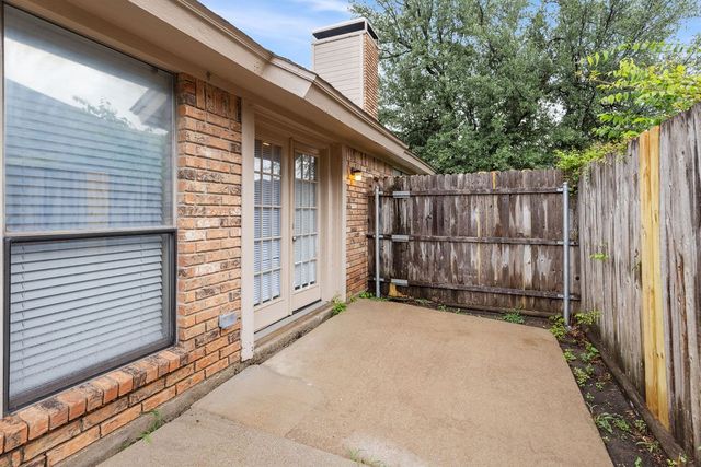820 Greenridge Drive, Arlington, TX 76017