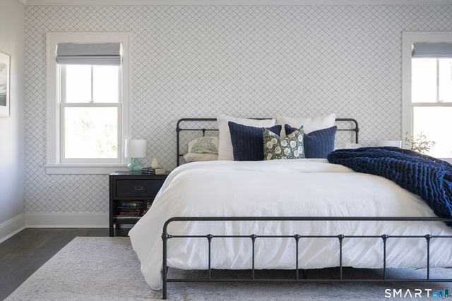 27 Raymond Street, New Canaan, CT 06840