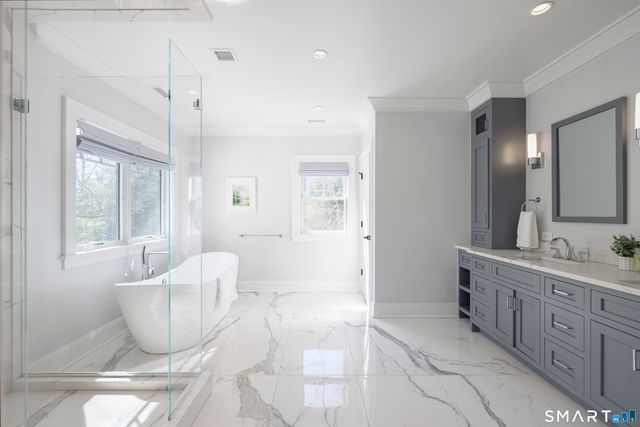 27 Raymond Street, New Canaan, CT 06840