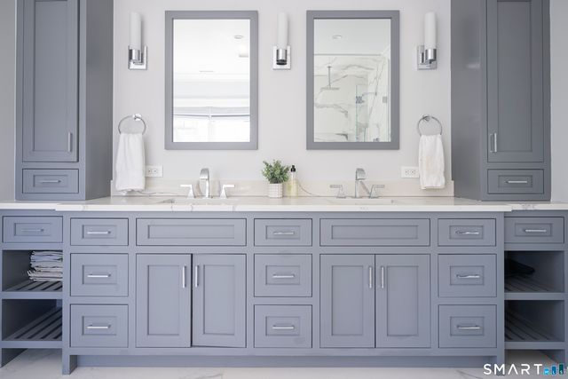 27 Raymond Street, New Canaan, CT 06840