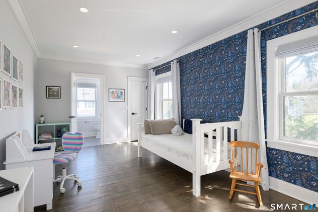 27 Raymond Street, New Canaan, CT 06840